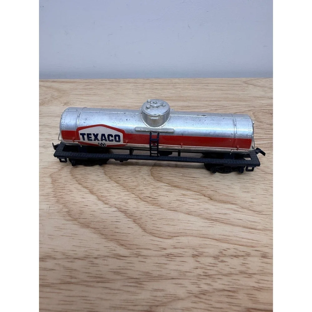 Vintage HO Scale Texaco Oil Tanker Rail Car Silver Red Made in Italy #AA